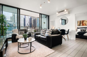 Rooftop Pool 2BR Apartment at Marvel Stadium with Free Parking